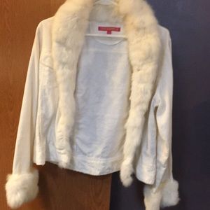 Cute jacket with fur!